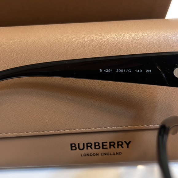 Burberry sunglasses - Unisex - Picture 6 of 11